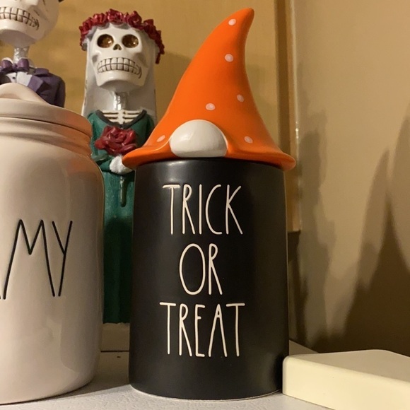 Rae Dunn trick or treat candle - Picture 1 of 4